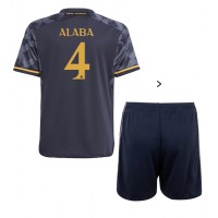 Otroški Nogometni dresi Real Madrid David Alaba #4 Gostujoči 2023-24 Kratek Rokav (+ Kratke hlače)
